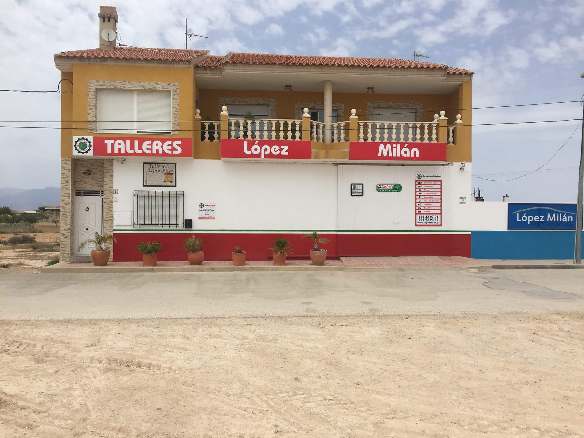 Fachada Talleres López Milán en Totana